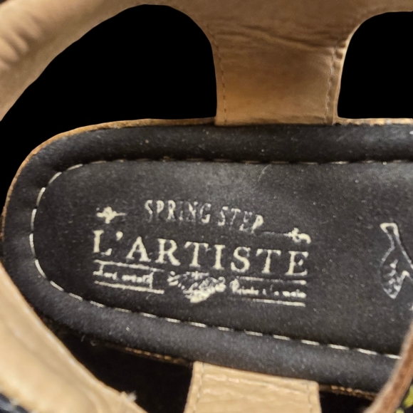 L'ATISTE Black and Green Sandals with Modern Flair - Picture 3 of 3